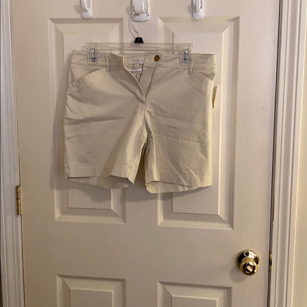 Talbots khaki shorts• 6P